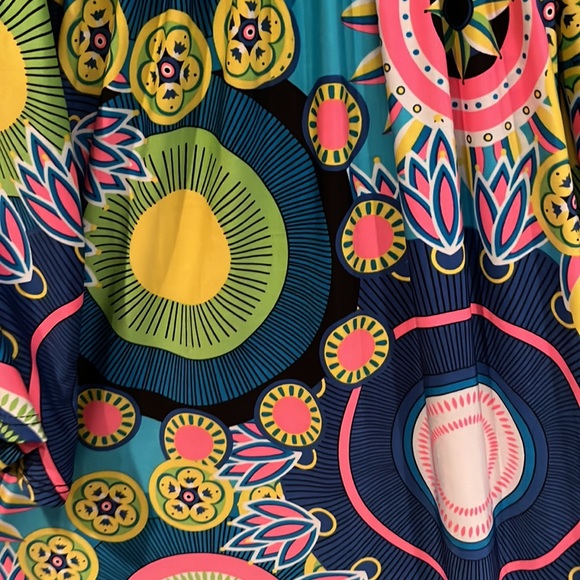 Like new medium vibrant off the shoulder - Picture 3 of 5